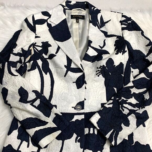 Escada Jackets & Blazers - Beautiful Escada Jacket